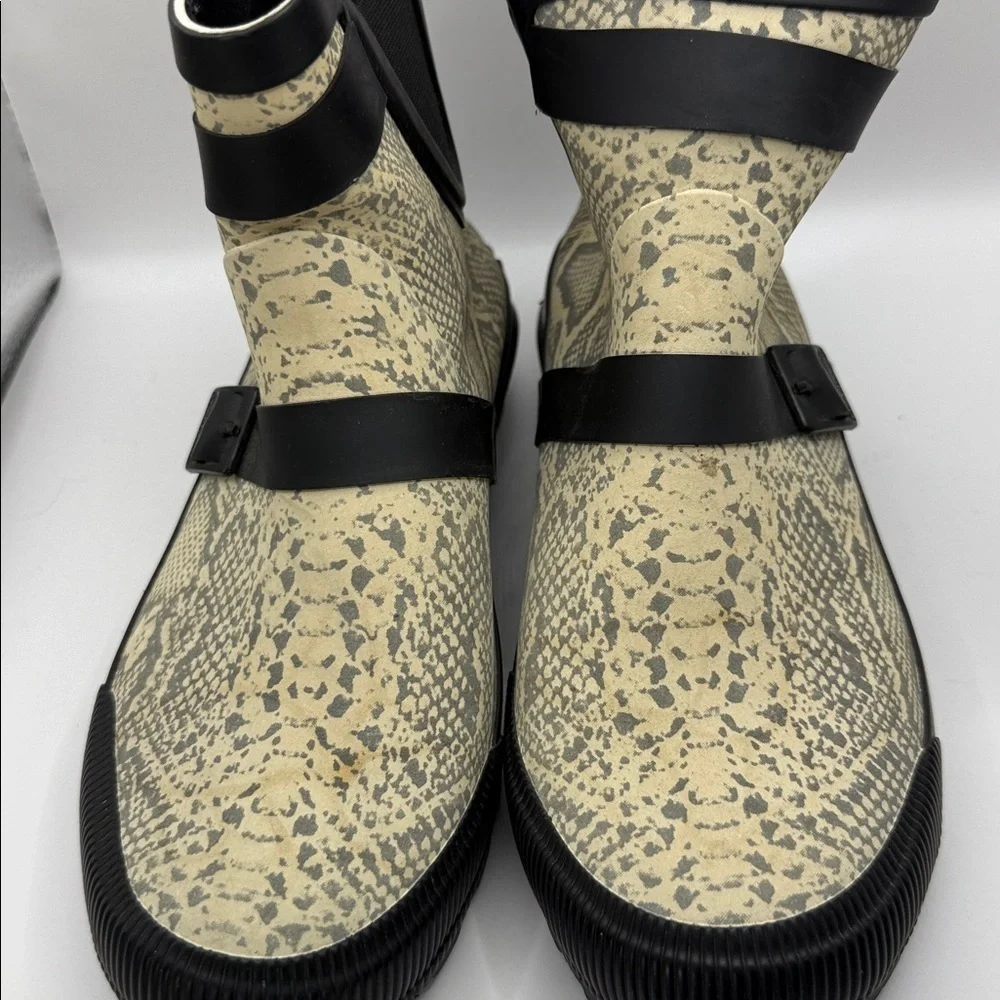 BearPaw Snakeskin Patterned Ankle Boots with Black Straps Size 7
